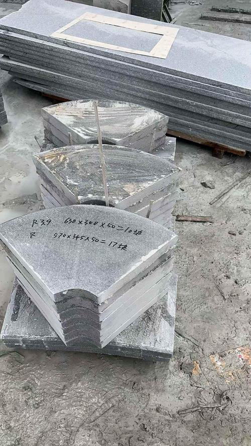 芝麻灰石材異形坐凳的加工藝術(shù) 從荒料到精品的匠心之旅